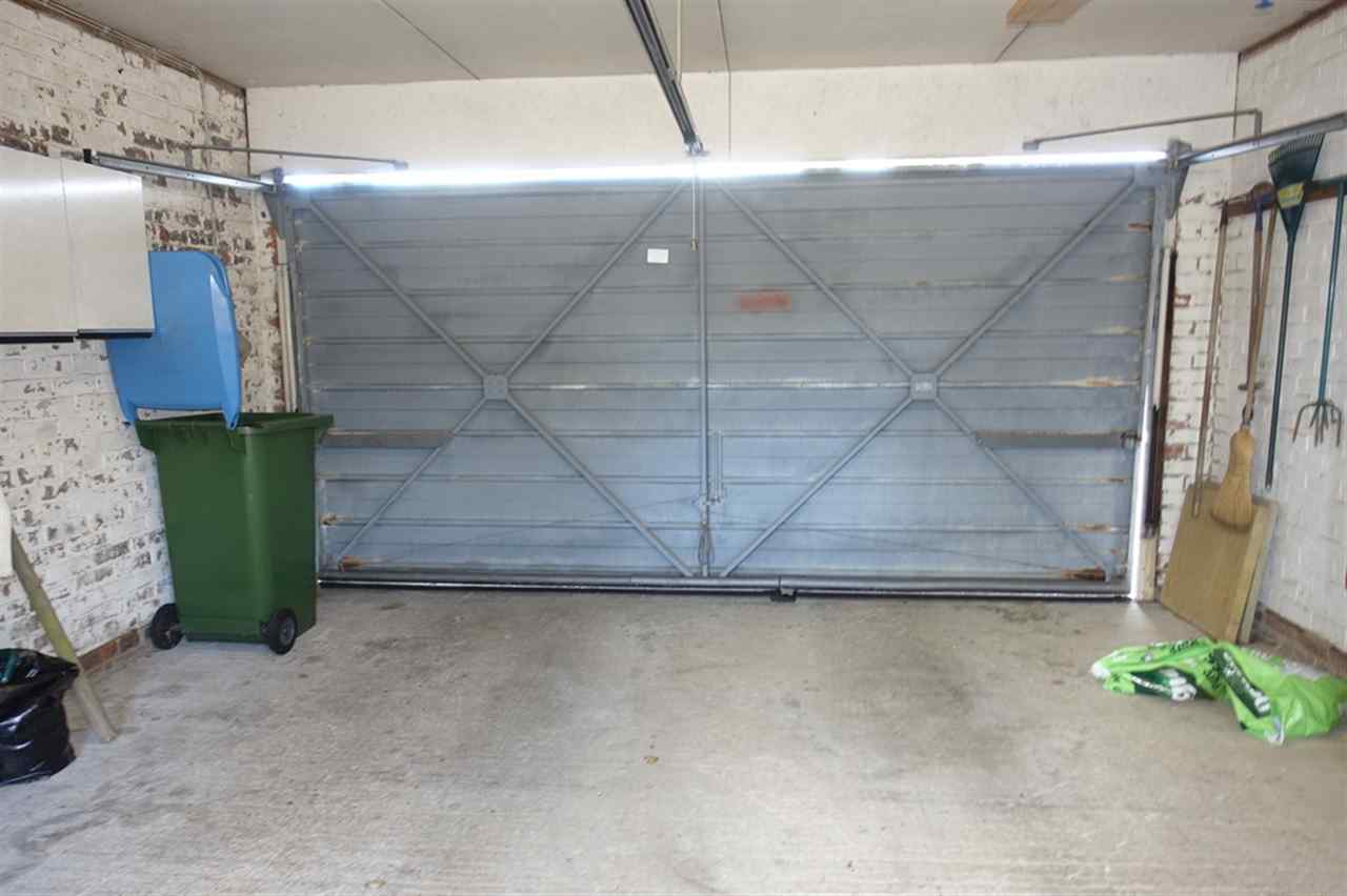 resized-2349823-Garage A.JPG